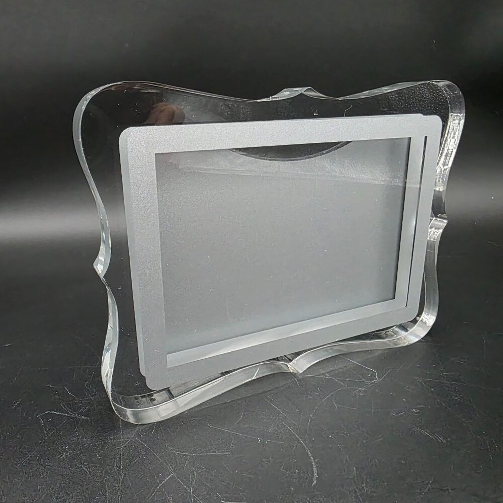Acrylic Scalloped Edge Photo Frame For 4x6 Pictures